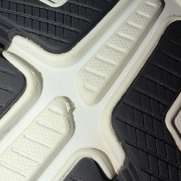 HOKA Black and White Running Shoes Bondi 9, Women’s 8.5B EUC - Picture 5 of 11